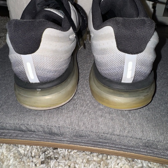 Nike Air Max 2017 Men’s Black and White Gradient Sneakers - Picture 3 of 5